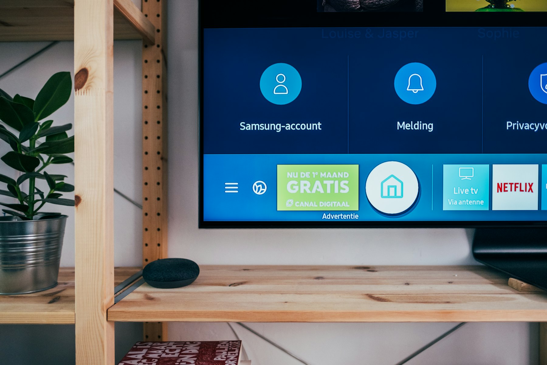Streaming on connected TV